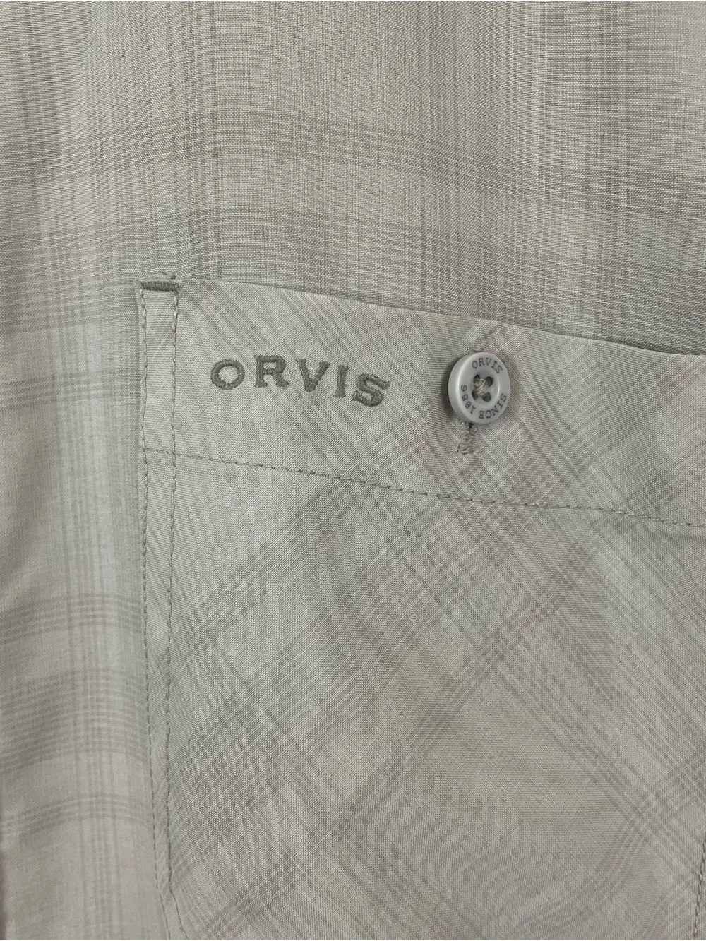 Orvis Men's L Gray Plaid Short Sleeve Polyester Button-Up Shirt‎